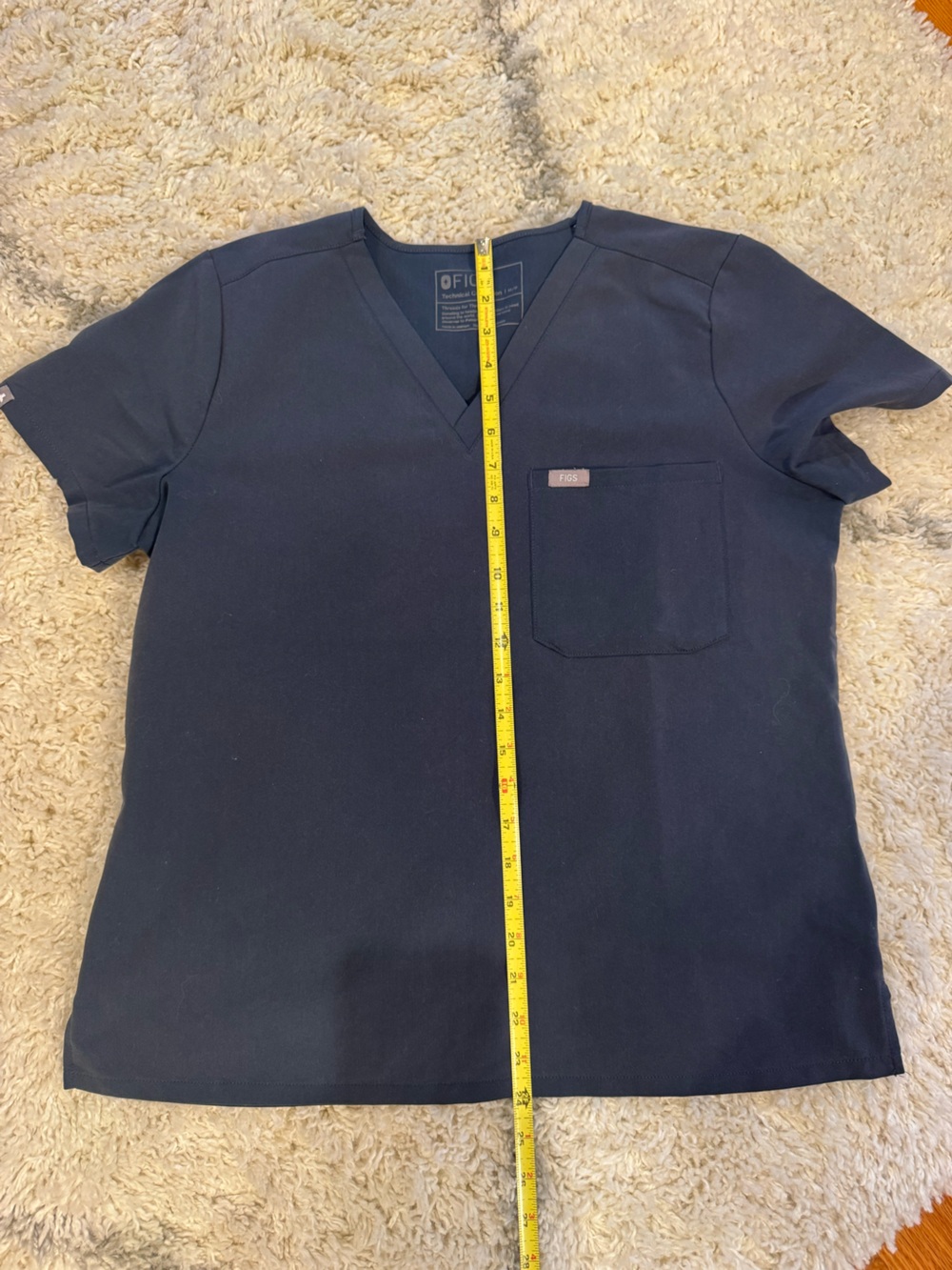FIGS Caterina One Pocket Scrub Top- Medium Petite Dark Harbor